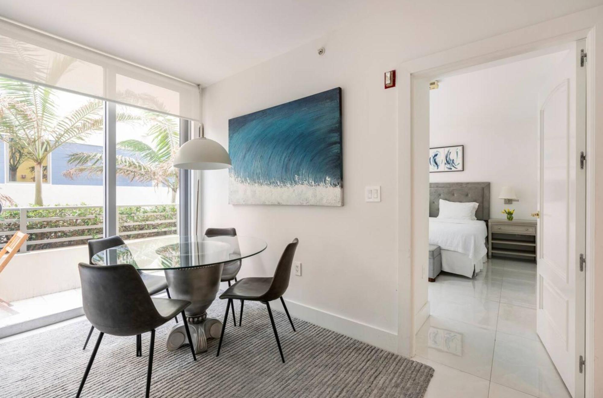 Beachfront Bentley Hotel One Bedroom Suite With Balcony And Beach Access Маями Бийч Екстериор снимка
