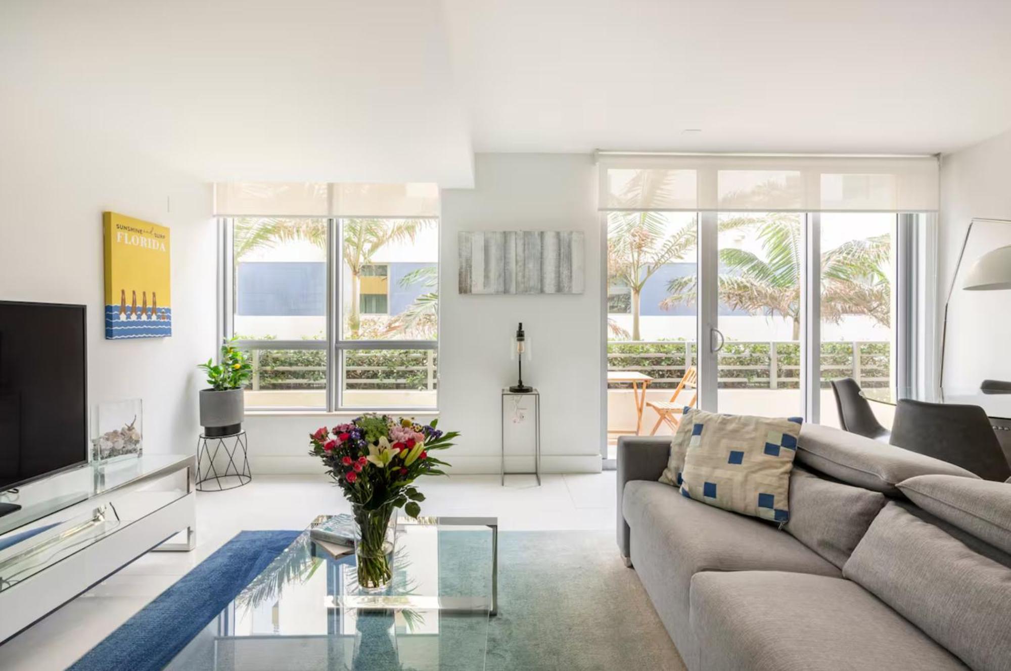 Beachfront Bentley Hotel One Bedroom Suite With Balcony And Beach Access Маями Бийч Екстериор снимка