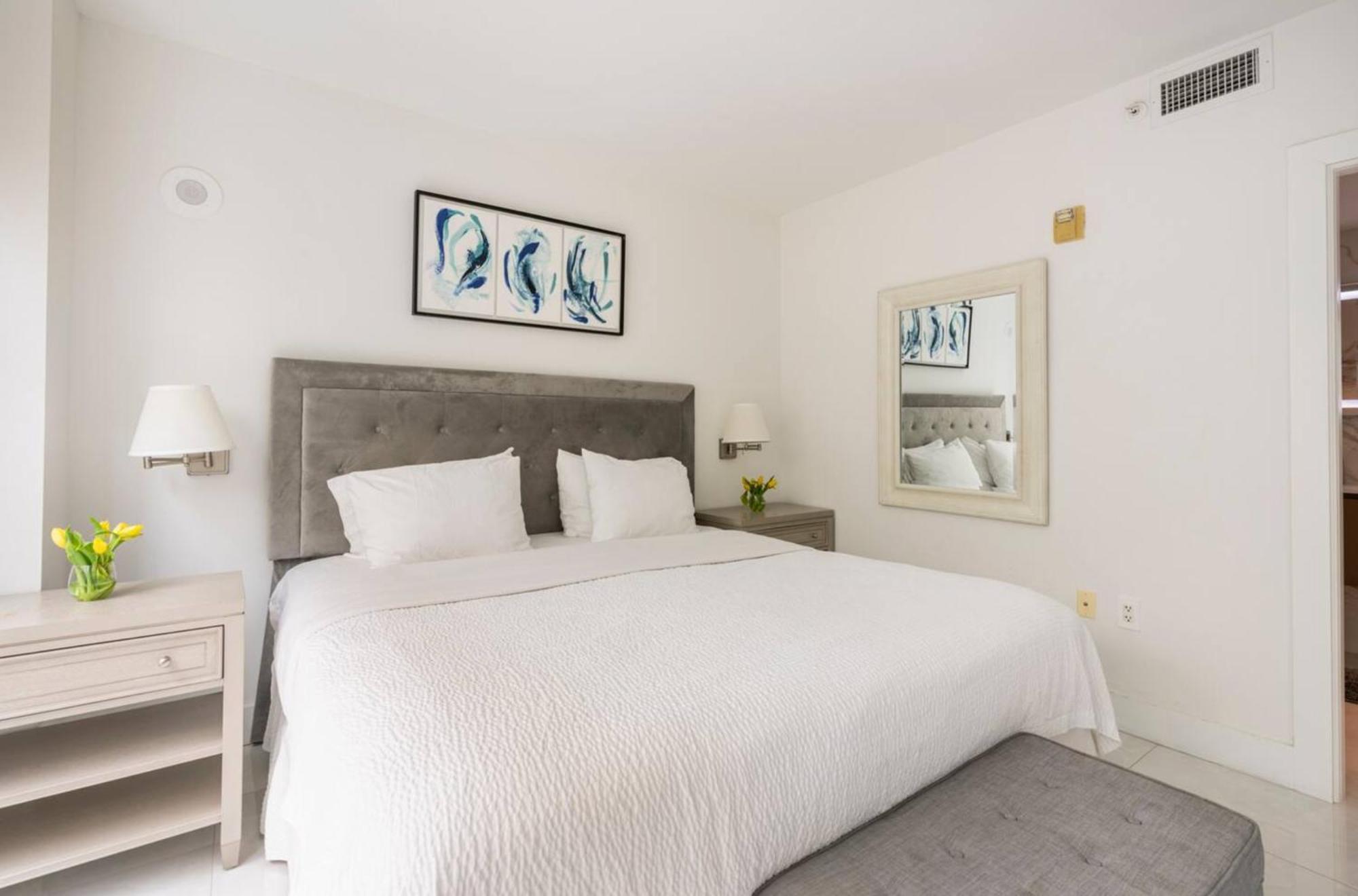 Beachfront Bentley Hotel One Bedroom Suite With Balcony And Beach Access Маями Бийч Екстериор снимка