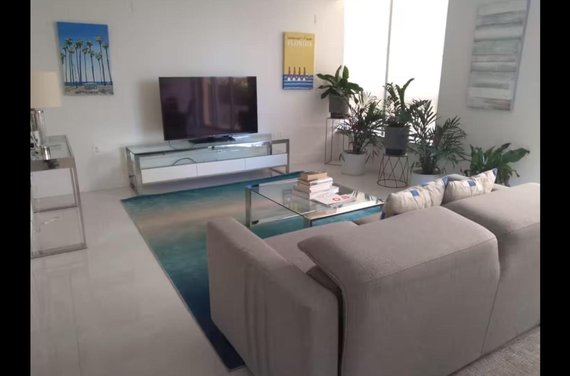 Beachfront Bentley Hotel One Bedroom Suite With Balcony And Beach Access Маями Бийч Екстериор снимка