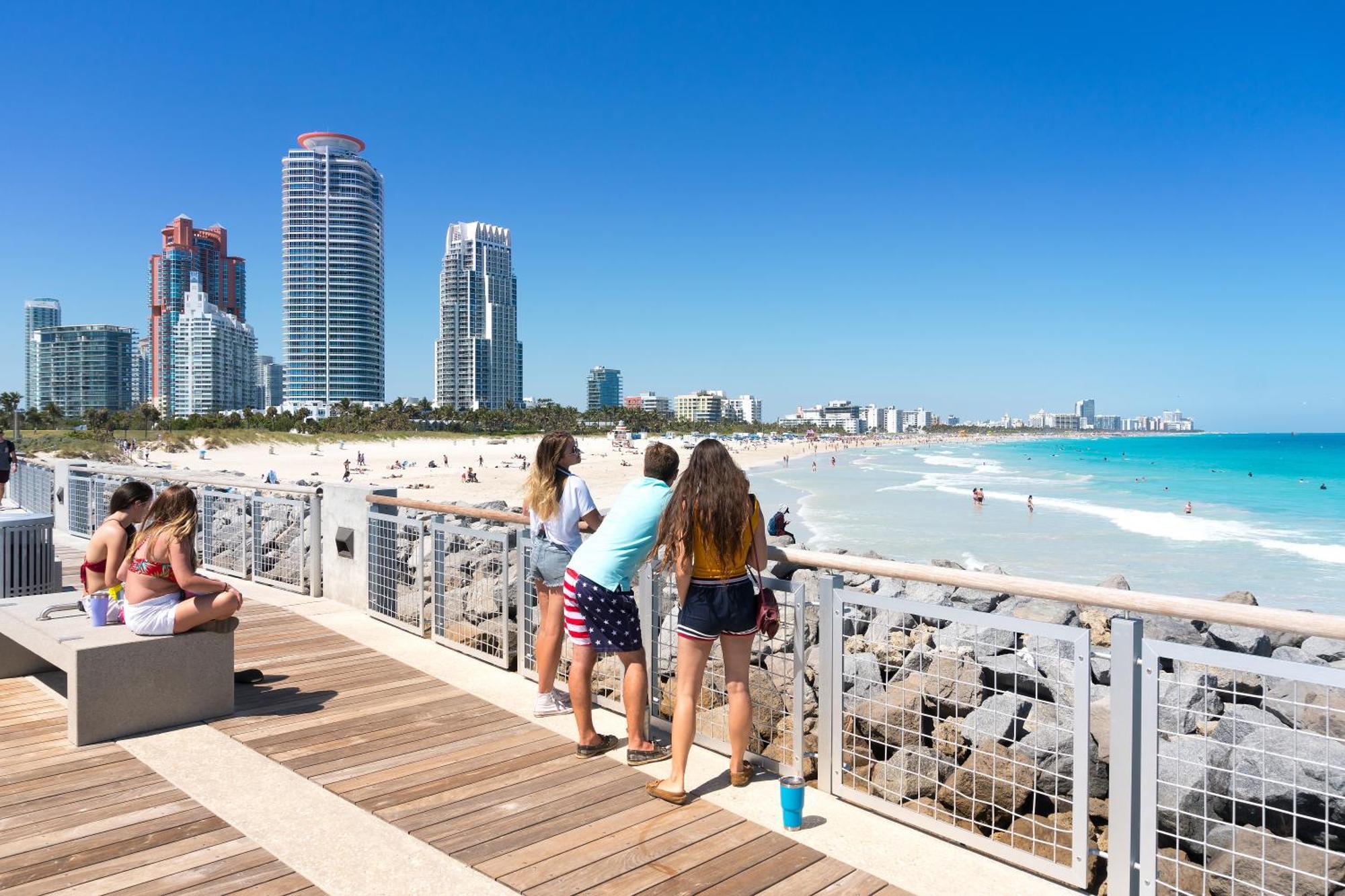 Beachfront Bentley Hotel One Bedroom Suite With Balcony And Beach Access Маями Бийч Екстериор снимка